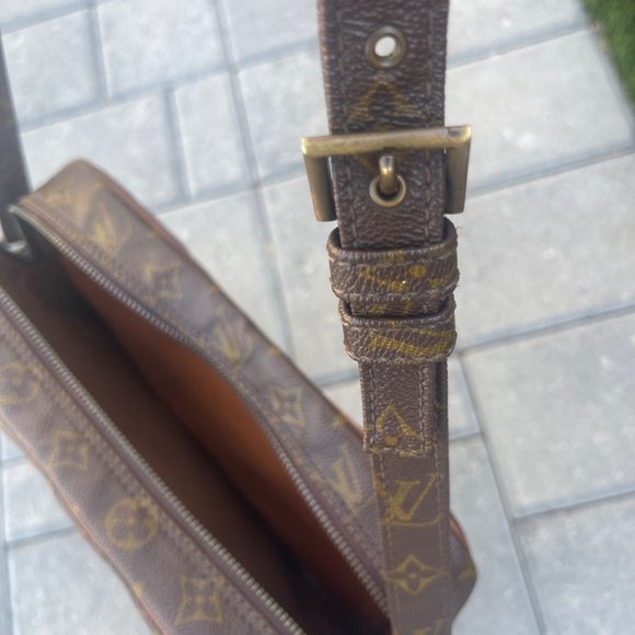 Authentic Louis Vuitton Vintage Monogram Canvas Marceau GM Messenger Bag - Picture 6 of 13